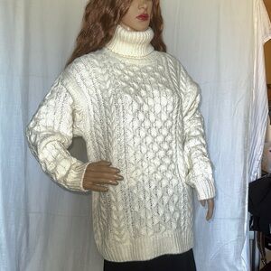 Super Soft Cable Knit Turtle Neck Sweater. 
NWT. Forever 21. Off White.